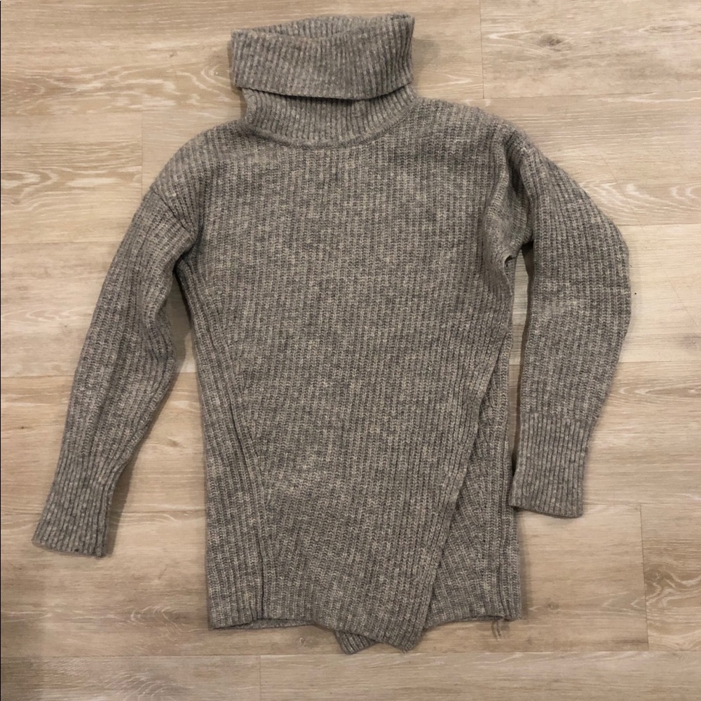 **SOLD** Banana Republic sweater